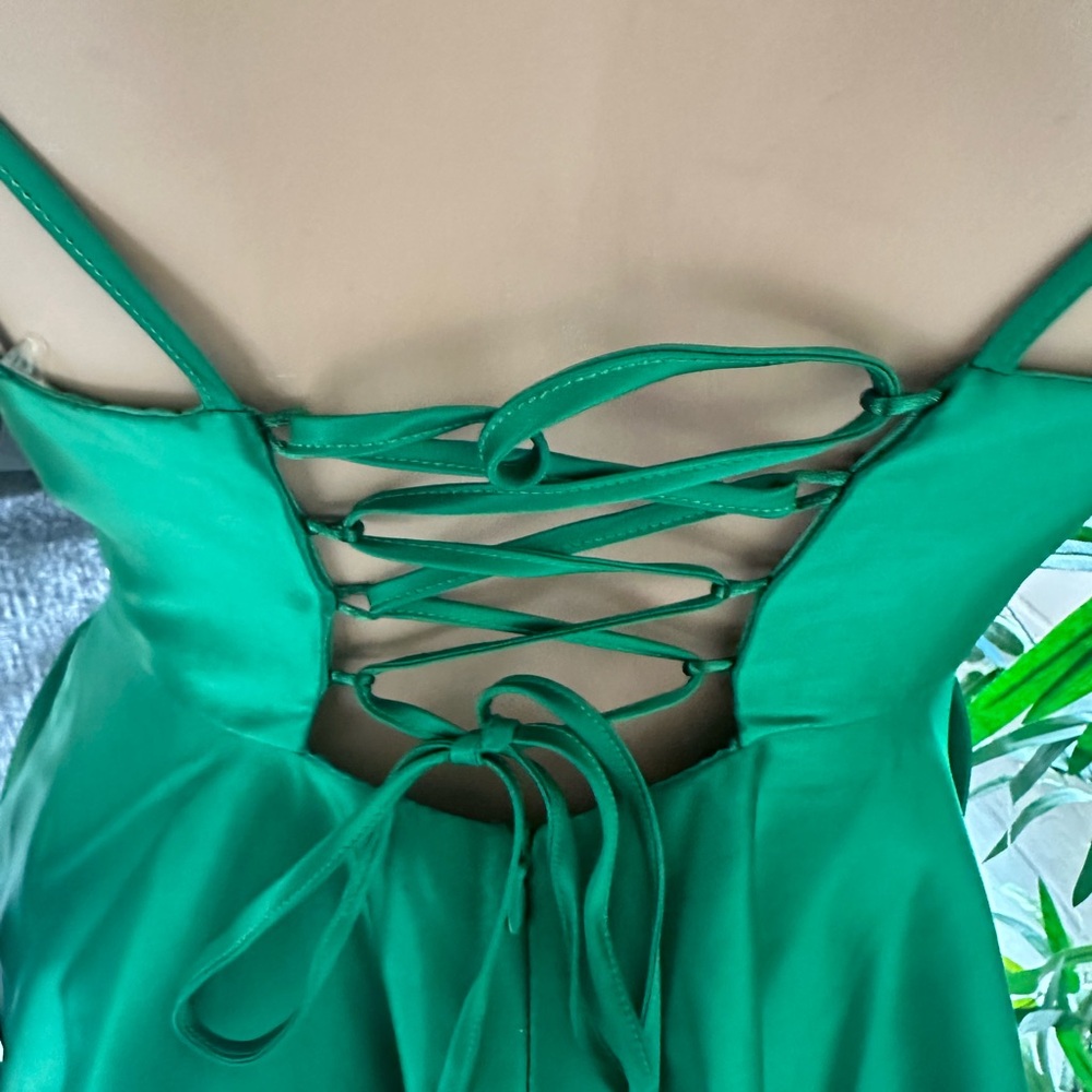 New Beautiful boutique Green Dress - Picture 2 of 3